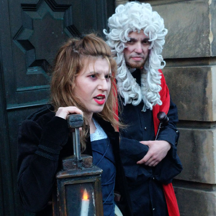 A photo of two Edinburgh Dungeon actors on the Royal Mile.